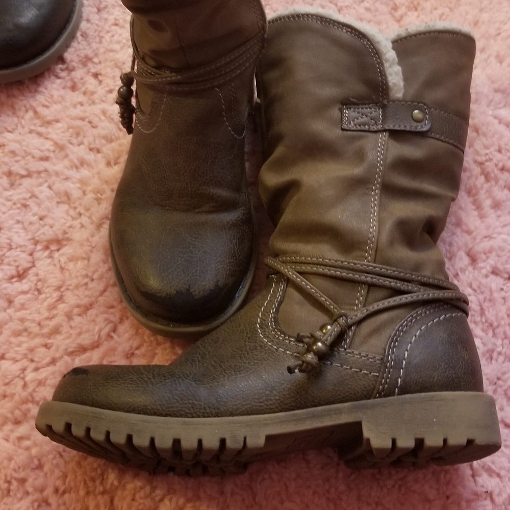 Girls boots